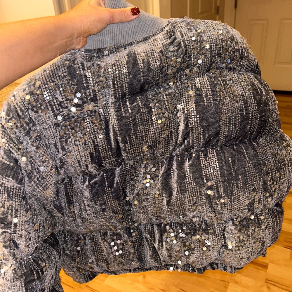 Winter Velvet silver/gray Color
Sequins Drawstring Short Jacket Women - Picture 2 of 8